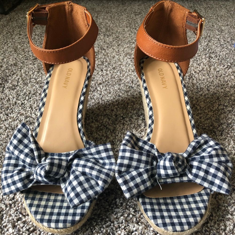 Gingham and brown faux leather wedge heels